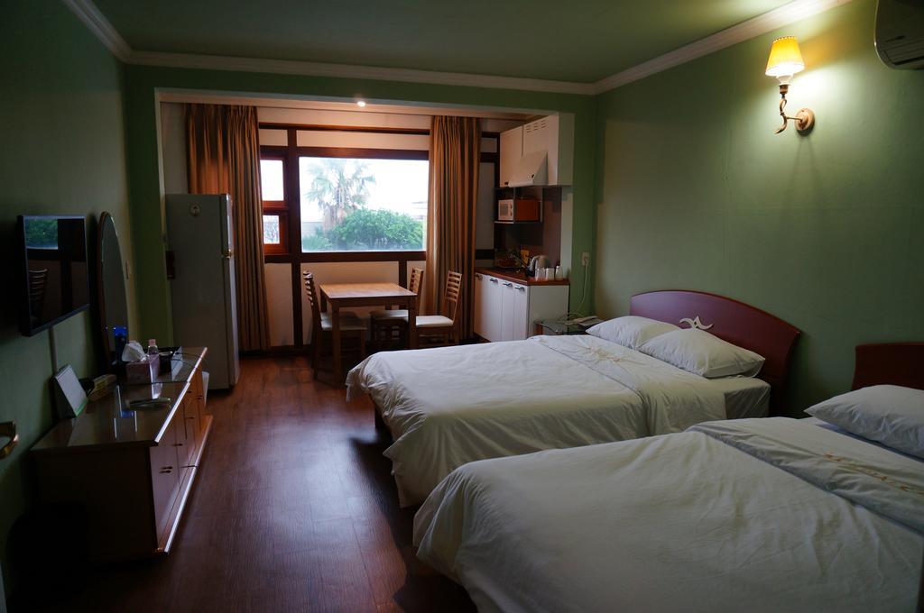 Park Beach Hotel Чеджудо Номер фото