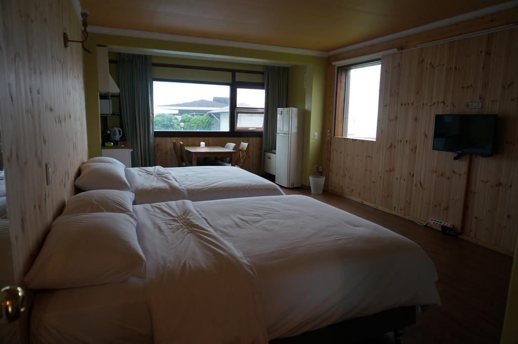 Park Beach Hotel Чеджудо Номер фото