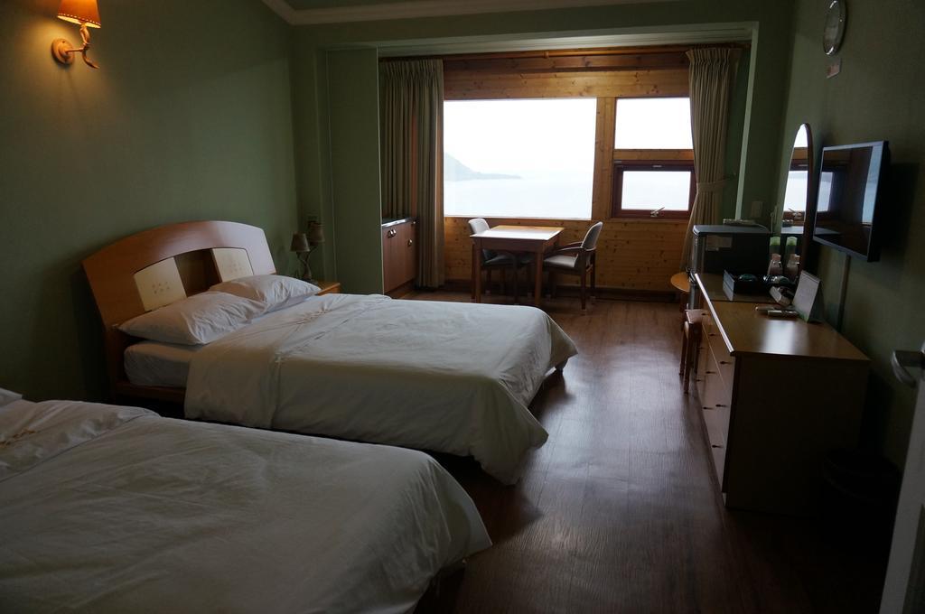 Park Beach Hotel Чеджудо Номер фото