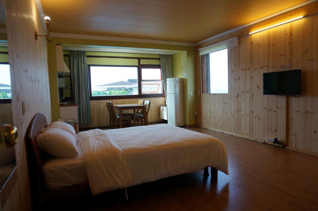 Park Beach Hotel Чеджудо Номер фото