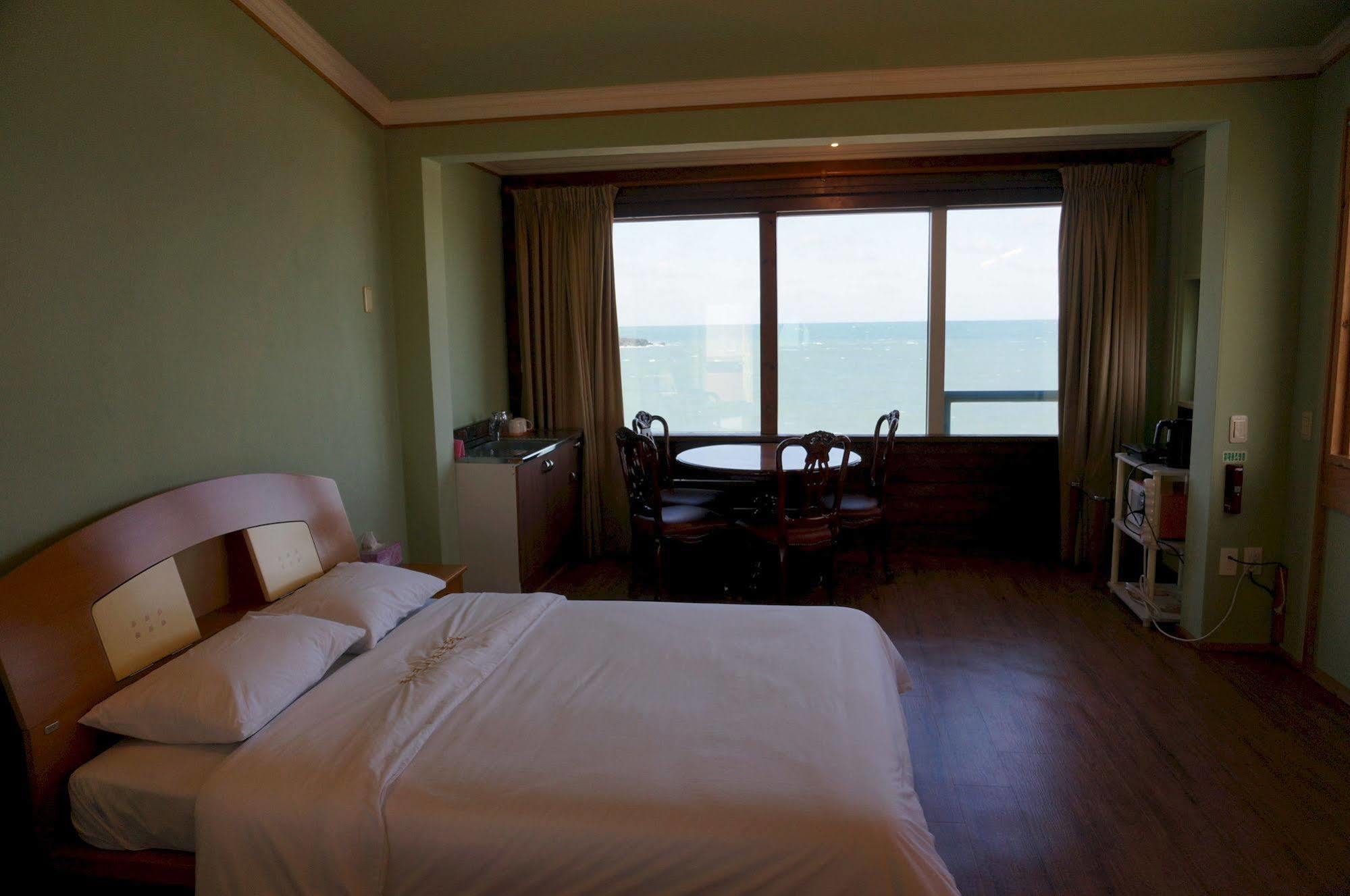 Park Beach Hotel Чеджудо Экстерьер фото