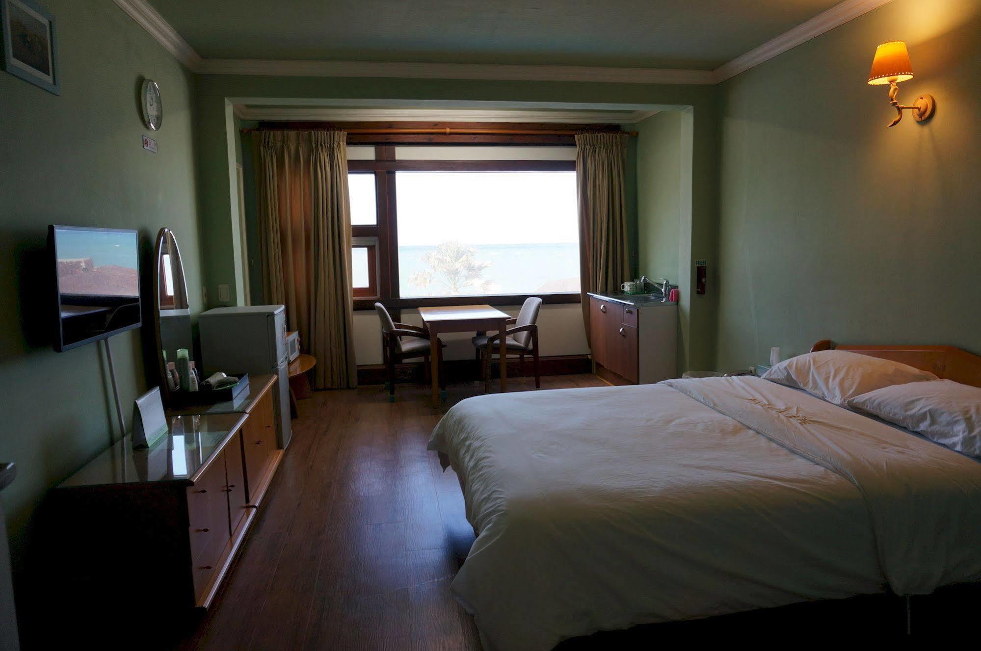 Park Beach Hotel Чеджудо Экстерьер фото