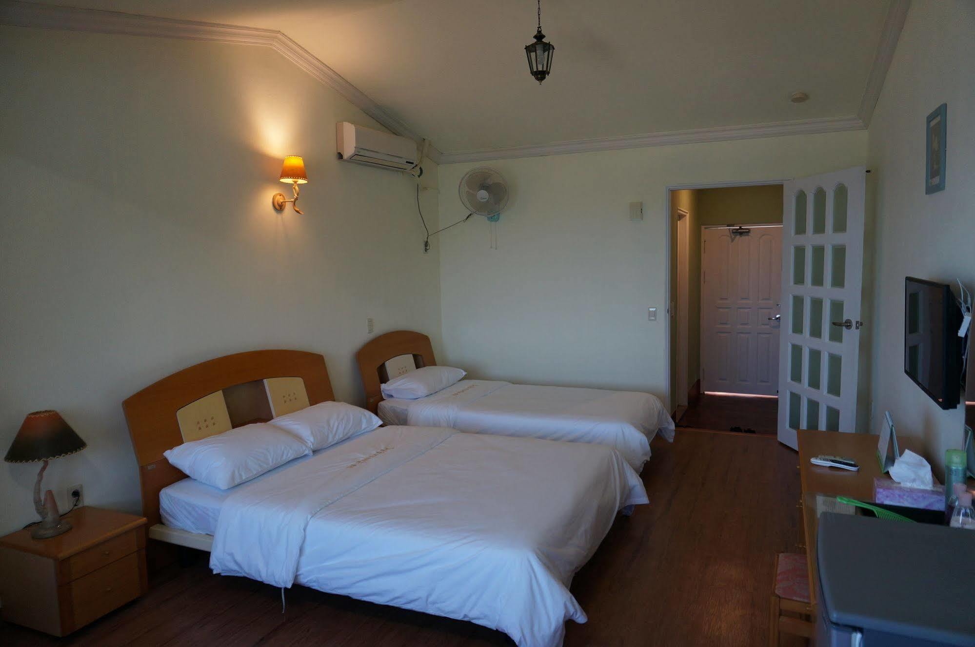 Park Beach Hotel Чеджудо Экстерьер фото