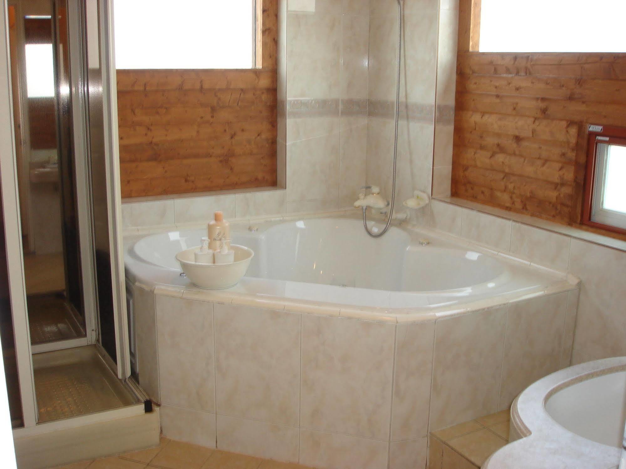Park Beach Hotel Чеджудо Экстерьер фото