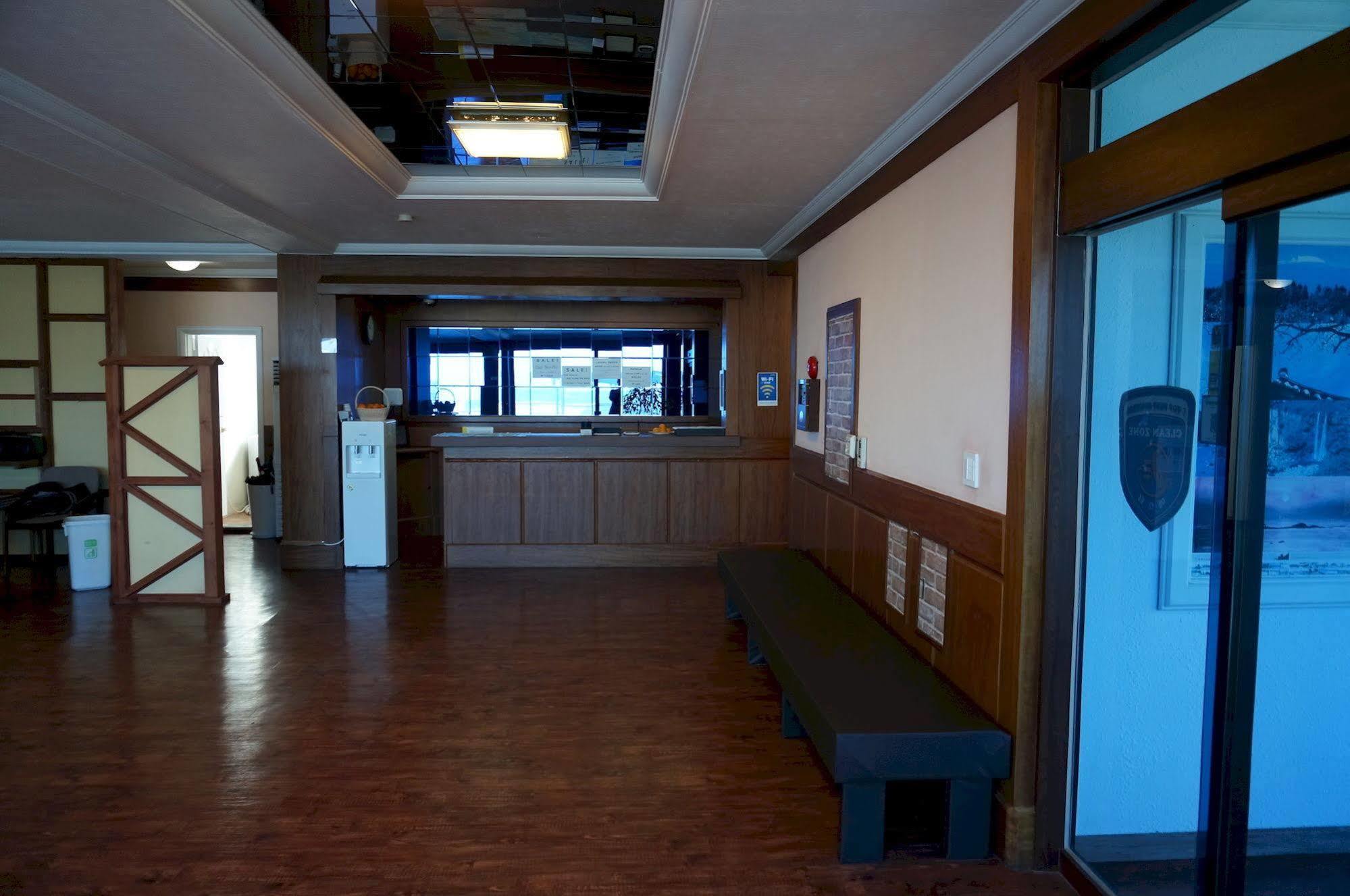 Park Beach Hotel Чеджудо Экстерьер фото